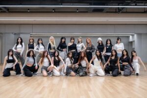 kpop dance practice featured image - HYBE Releases “ICONIC BY MISTAKE” Dance Practice Video Featuring LE SSERAFIM, ILLIT and...