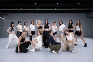 dance practice featured image - LE SSERAFIM, ILLIT and KATSEYE Debut “ICONIC BY MISTAKE” Choreography in New Dance Practice V...